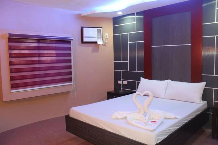 Room 9 of 33