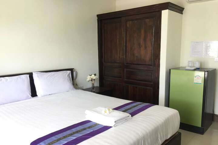 Room 6 of 42