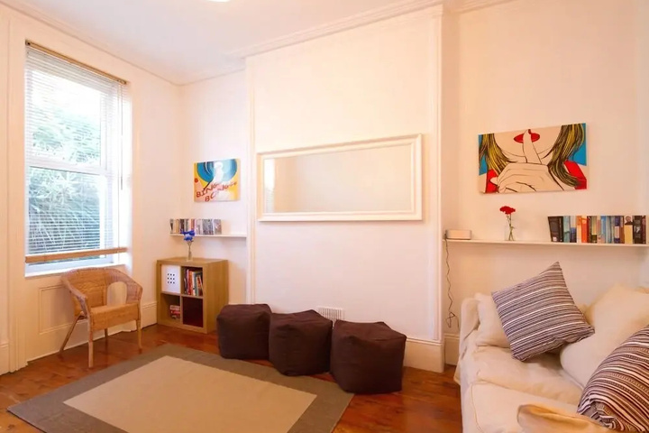 Room 4 of 13