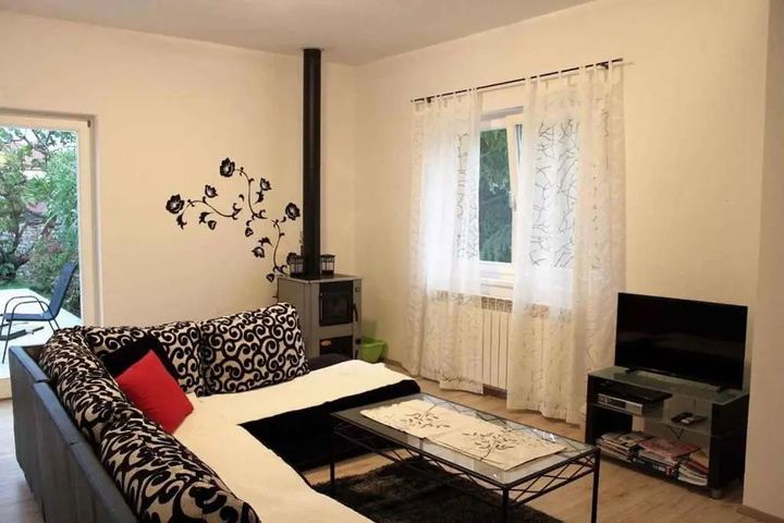 Room 4 of 13
