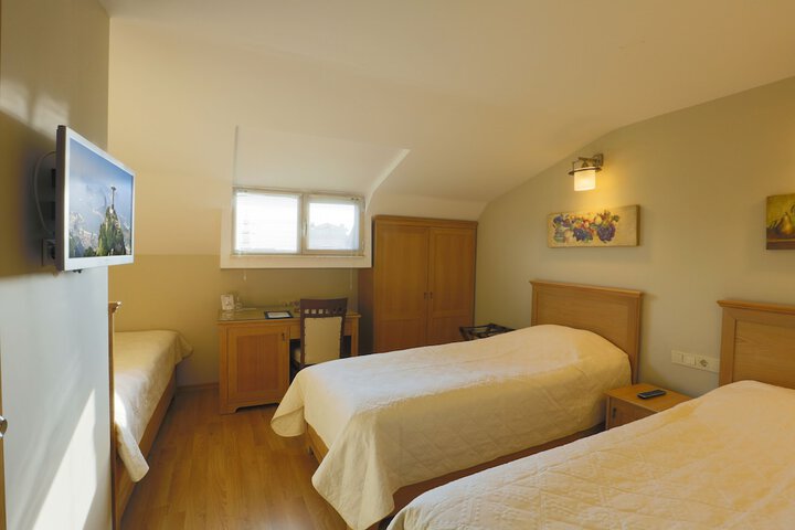 Room 19 of 36