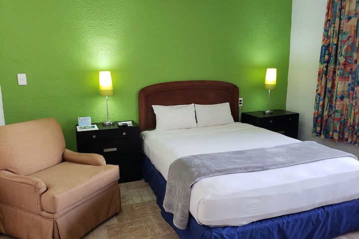 Room 9 of 93