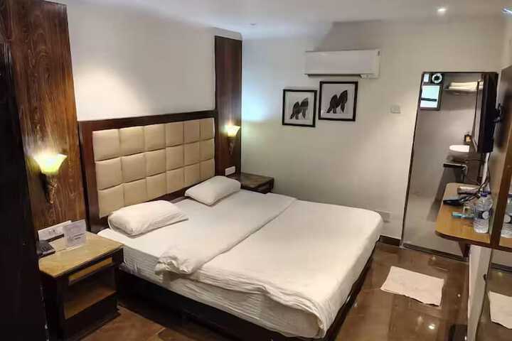 Room 9 of 46