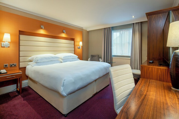 Room 10 of 42