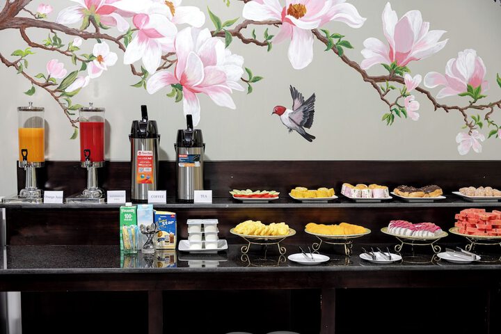 Breakfast/Coffee Service 21 of 24