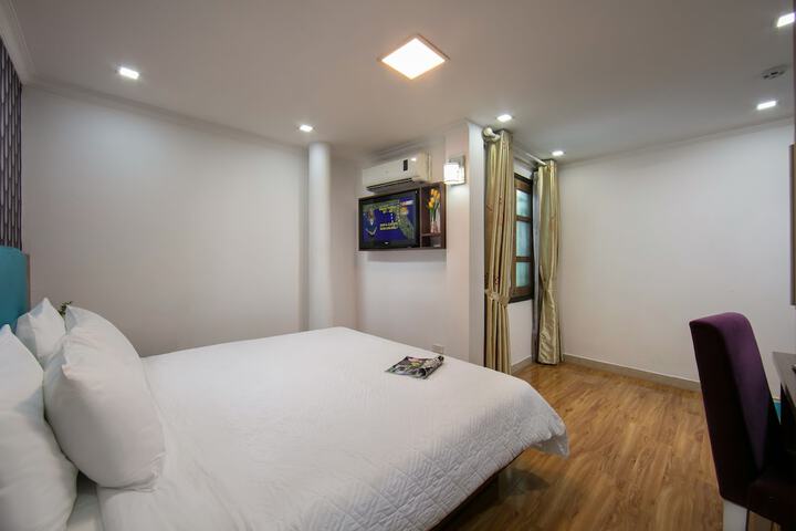 Room 3 of 20