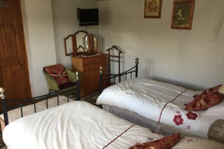 Room 27 of 33