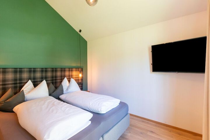Room 5 of 40