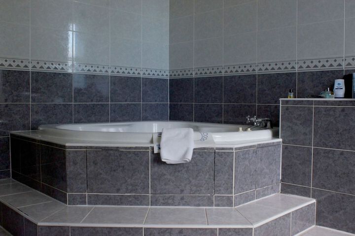 Hot Tub 30 of 56