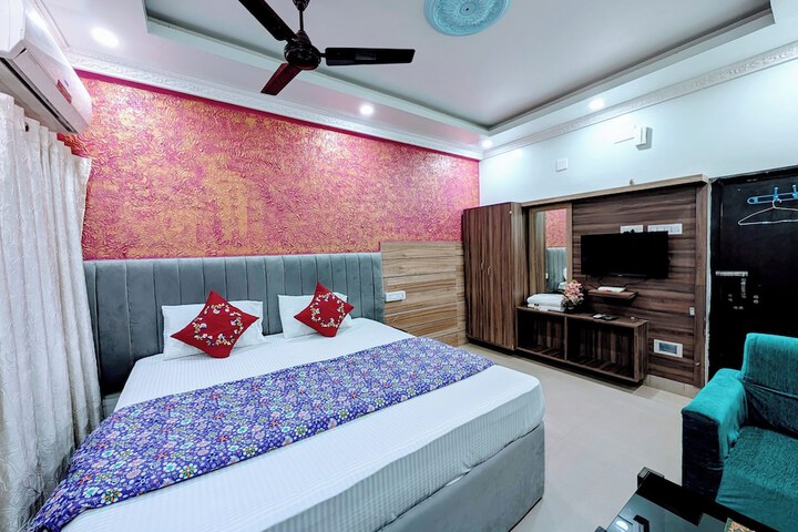Room 8 of 33