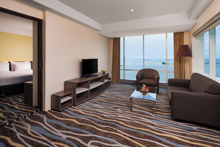 Room 12 of 85