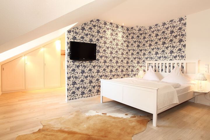 Room 10 of 72