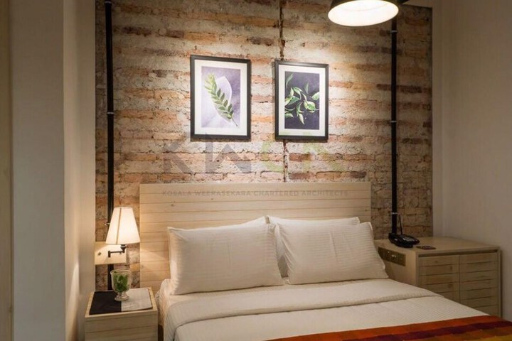 Room 6 of 7