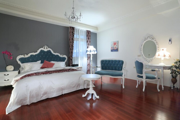 Room 14 of 24