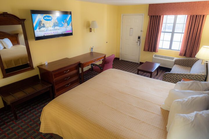 Standard King Bed Accessible (5 of 15)