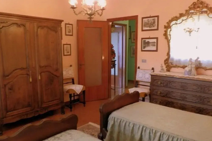 Room 2 of 12