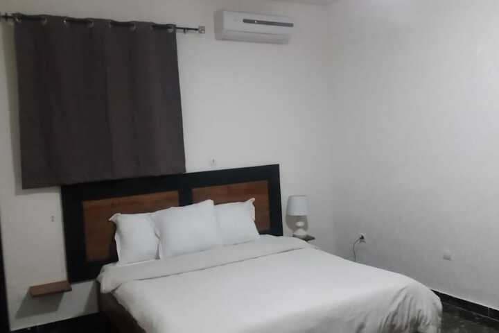 Room 6 of 16