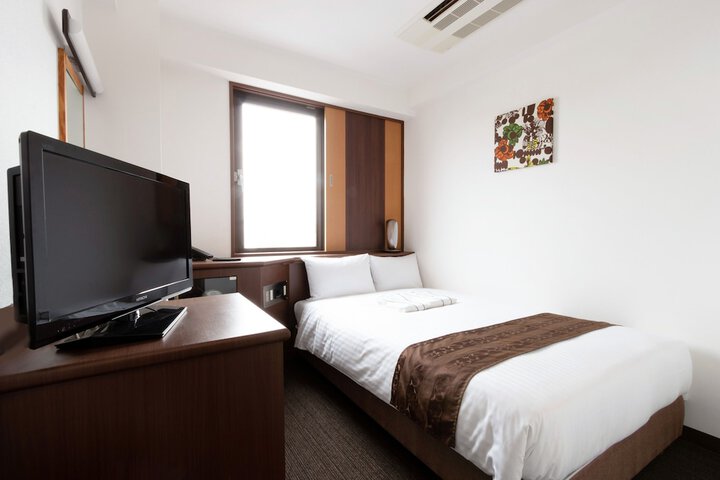Room 14 of 33