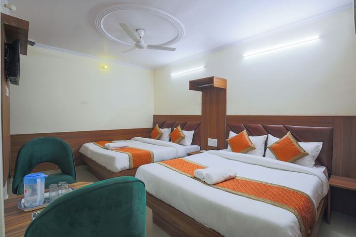Room 7 of 33