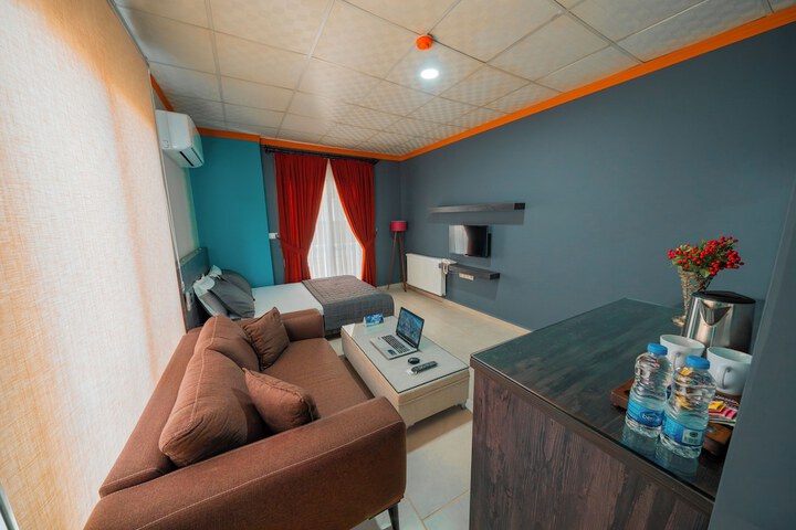 Room 11 of 27