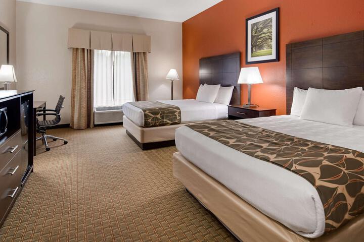 1 Queen Bed Microwave and Refrigerator WiFi Flat Screen HDTV Work Desk Full Break (13 of 13)