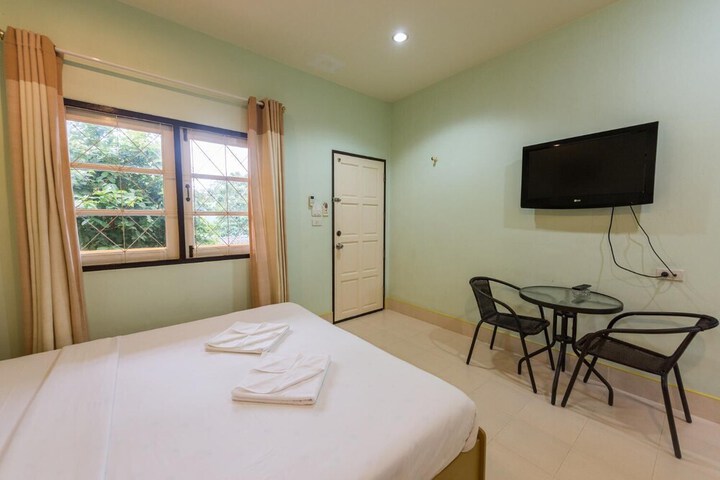 Room 5 of 12