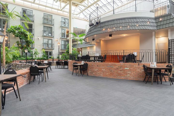 Hotel Exterior 80 of 84