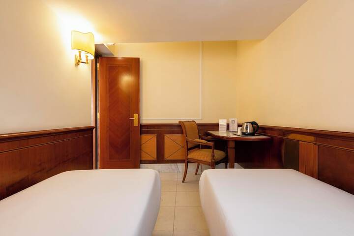 Room 45 of 103