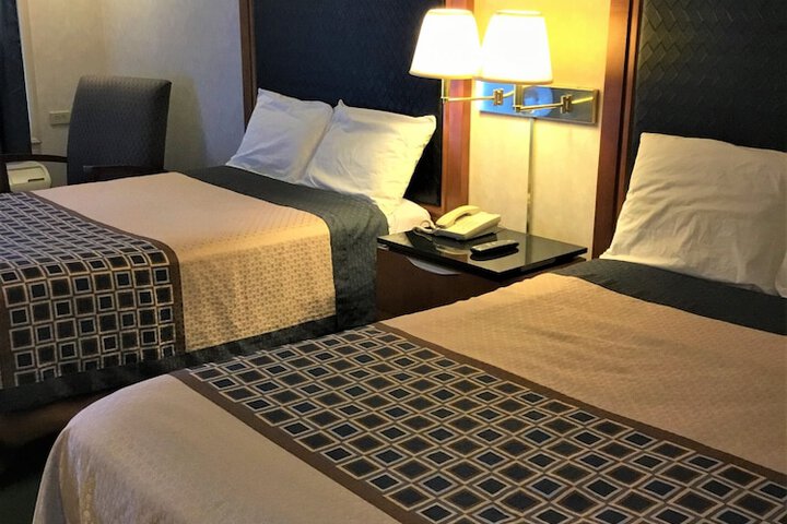 2 Double Beds (14 of 17)