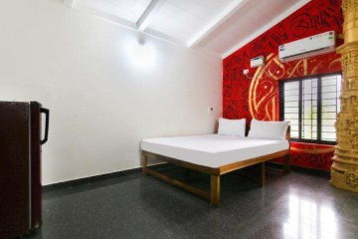 SPOT ON 48430 Hotel Lavish
