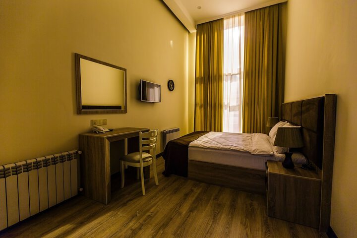 Room 5 of 68