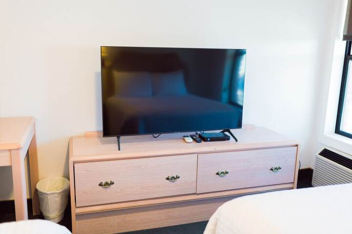 Room 25 of 42