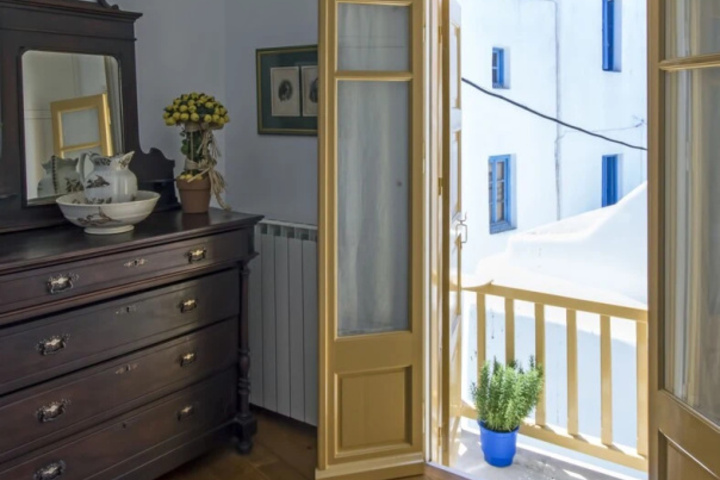 Erato Traditional Town House