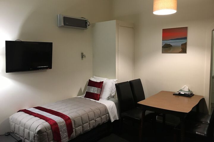 Room 12 of 37