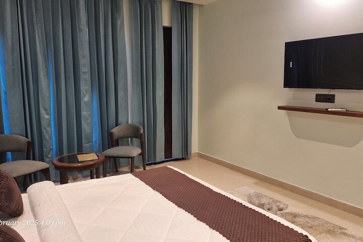 Room 5 of 10