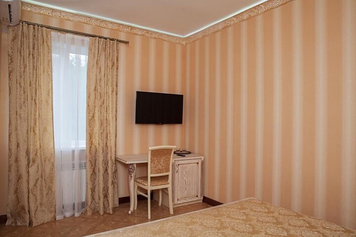 Room 3 of 6