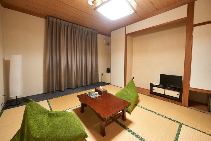 Room 17 of 83