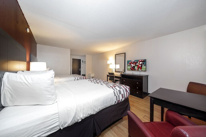 Deluxe 2 Queen Beds (7 of 10)