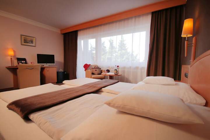 Room 5 of 25