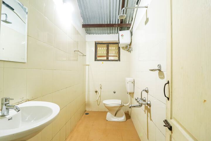 Room 16 of 28