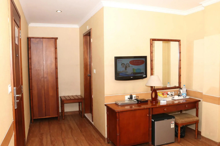 Room 3 of 9