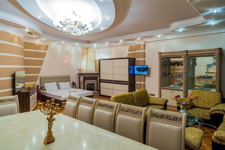 Room 5 of 19