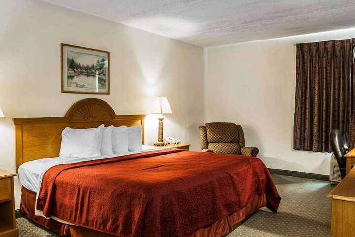 Standard | King Bed (2 of 29)