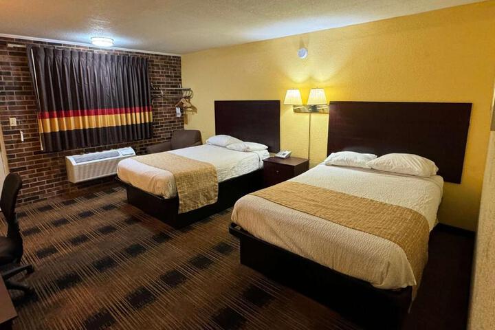 2 Double Beds (3 of 14)