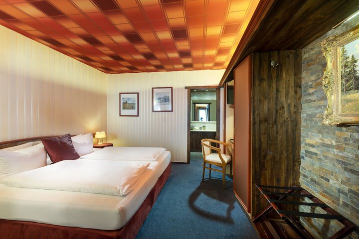 Room 7 of 95