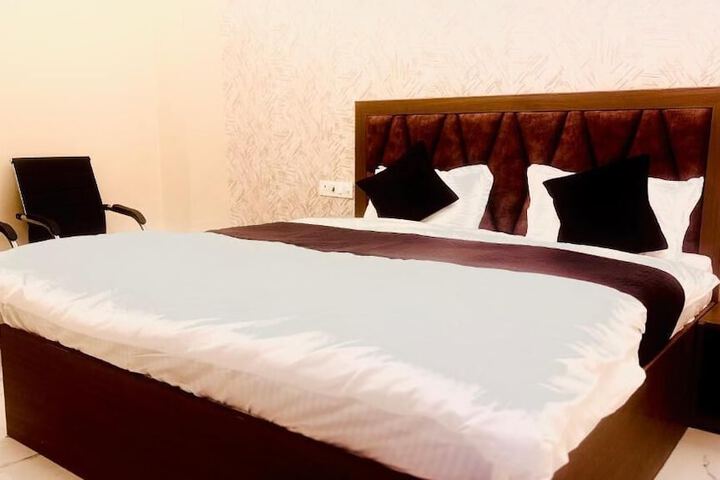 Room 3 of 9