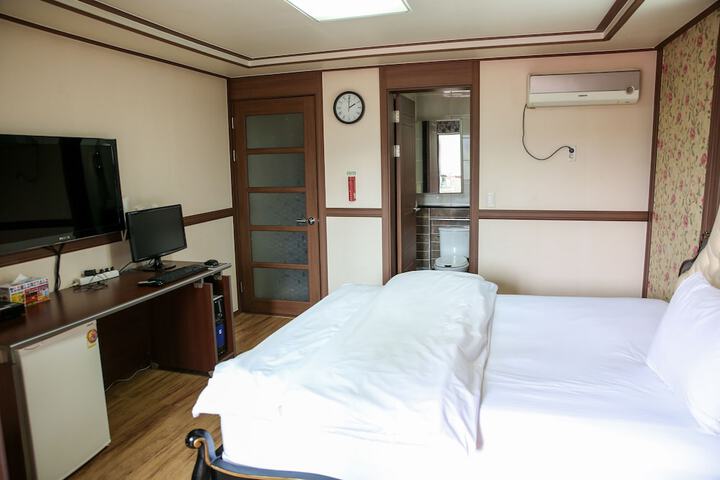 Room 9 of 39