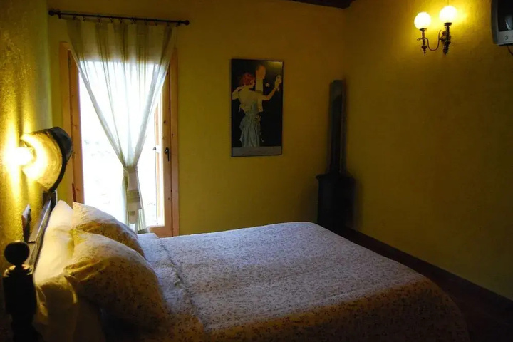 Room 4 of 18