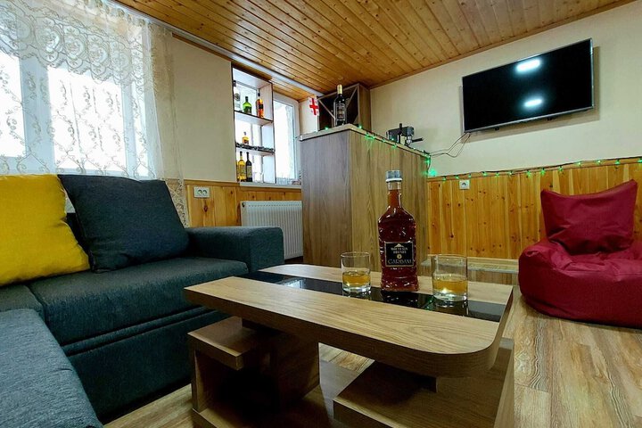 Room 6 of 12