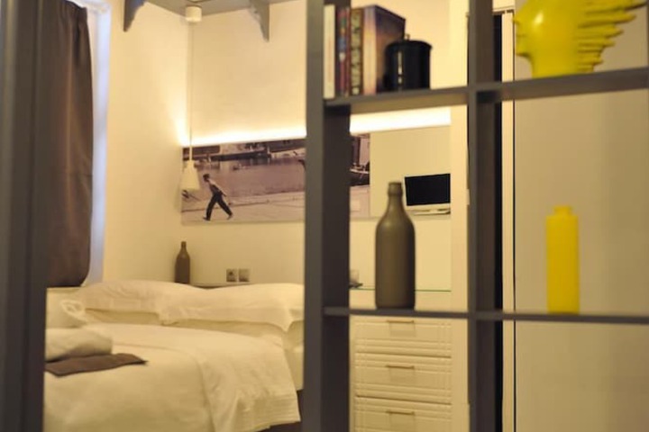 Room 12 of 62